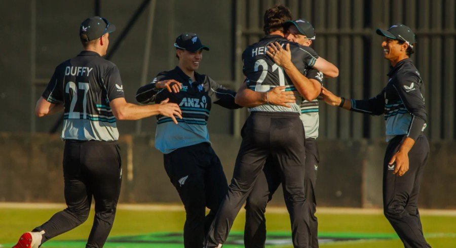 Matt Henry holds nerve as New Zealand clinch tri-series in thriller