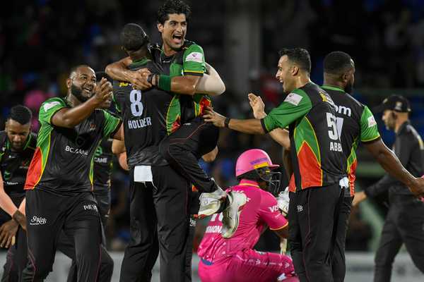 Holder comes clutch as Patriots live to breathe another day