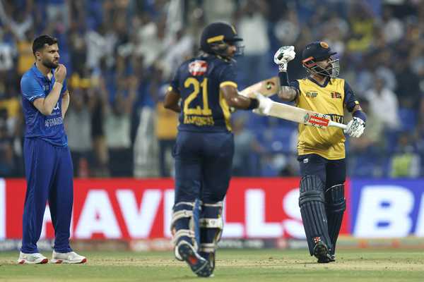 Mendis, Thushara power Sri Lanka into Super 4s