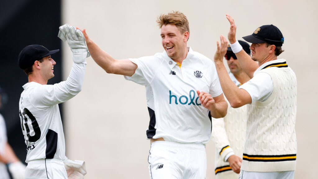 Green strikes second ball as Bancroft falls in bizarre fashion