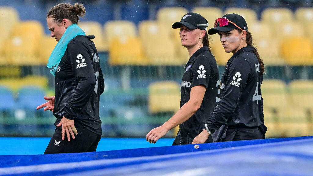 South Africa reach semis after Pakistan-NZ washout