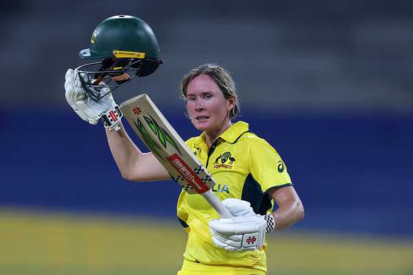 Mooney’s magical ton bails Australia out in Colombo