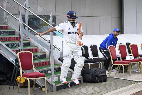 Pant nears return after aggravating injury earlier in Manchester Test