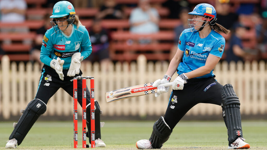 Strikers keep Heat winless after another final-over thriller