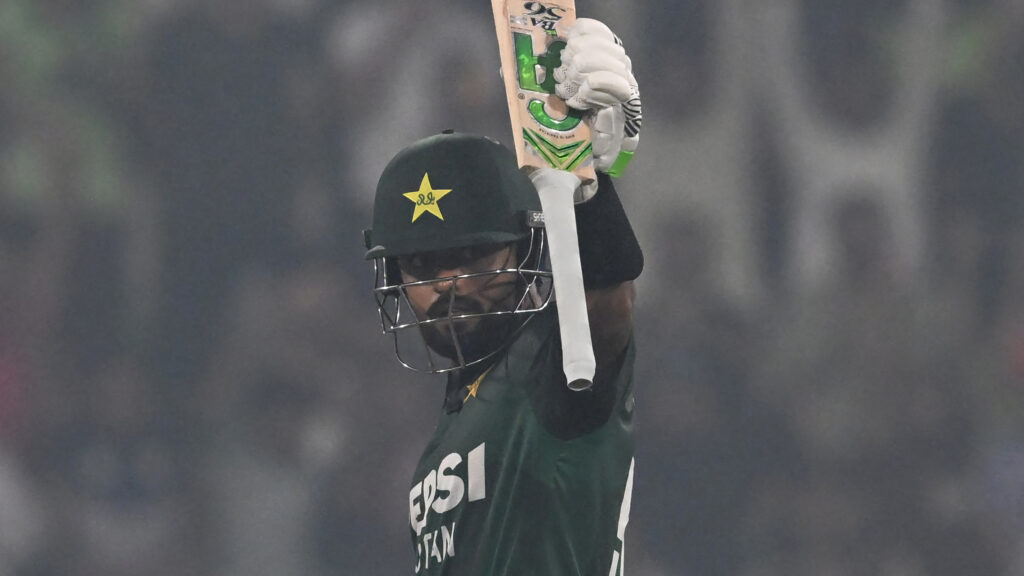 Babar guides Pakistan to series win with triumphant T20 return