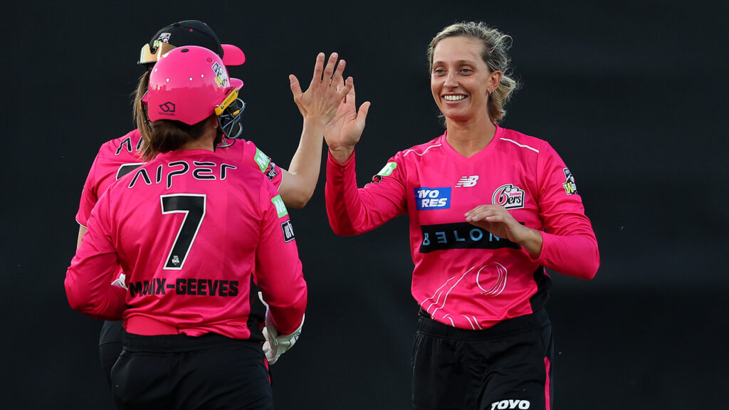 Gardner shines on captaincy debut in Scorchers demolition