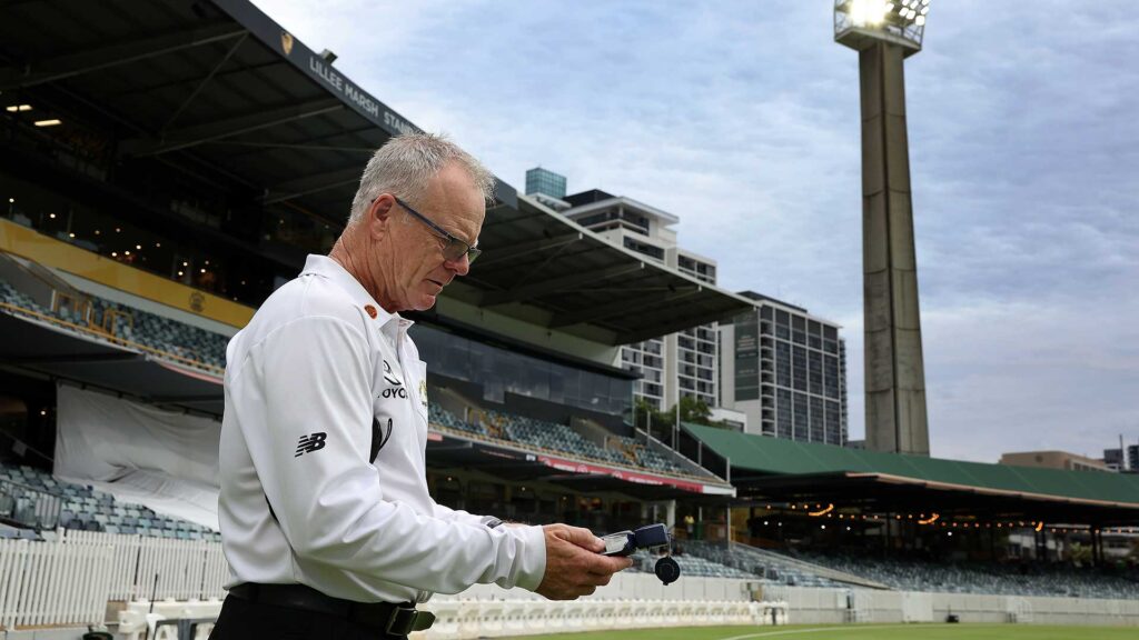 ICC approves trial of pink balls in bad light at Tests
