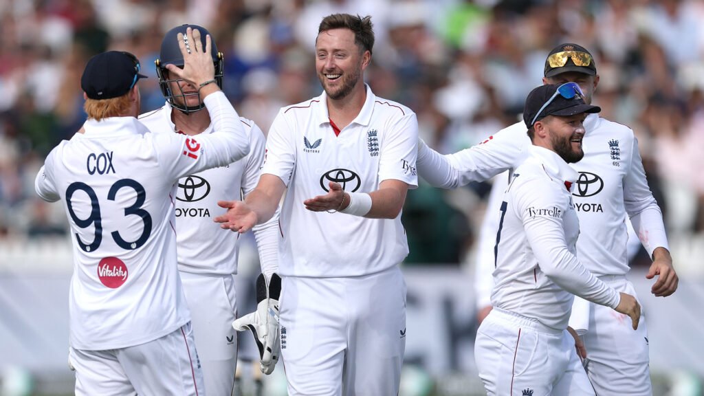 England in control at Lord’s after Pakistan crumble